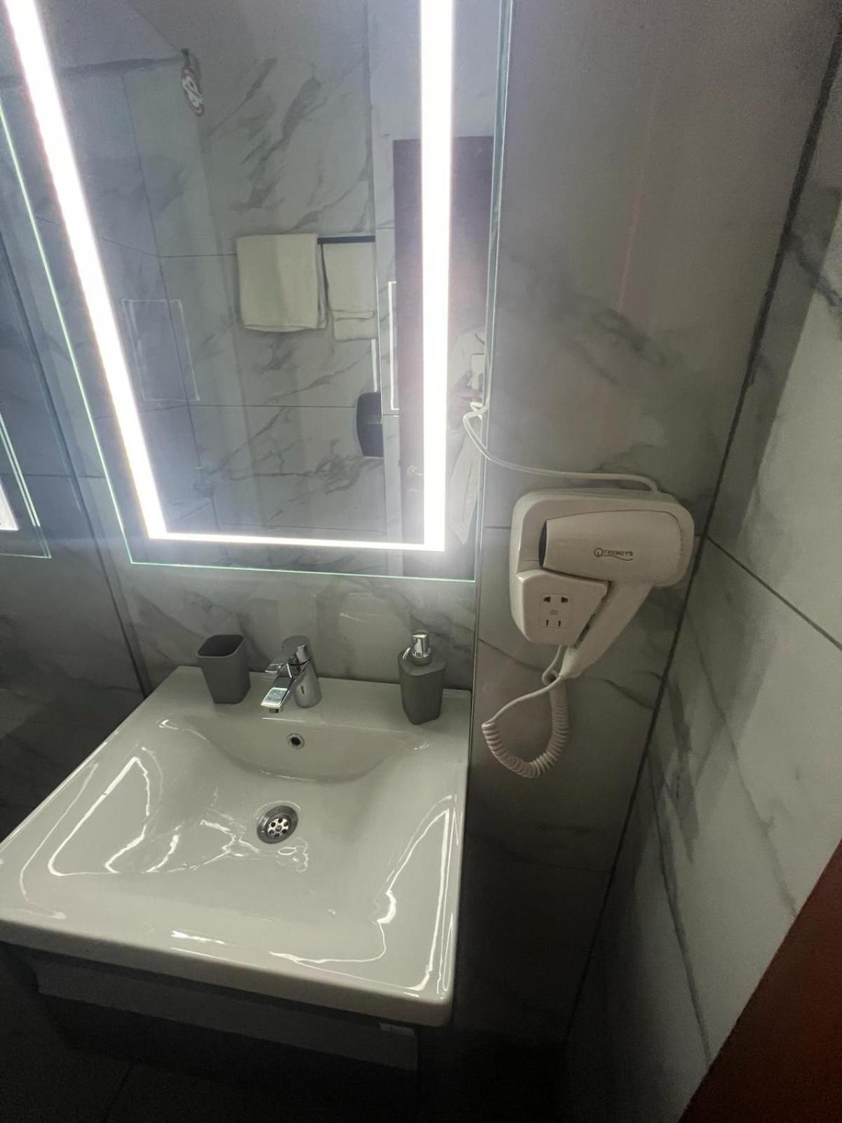 Hotel Reina Bukarest Kültér fotó