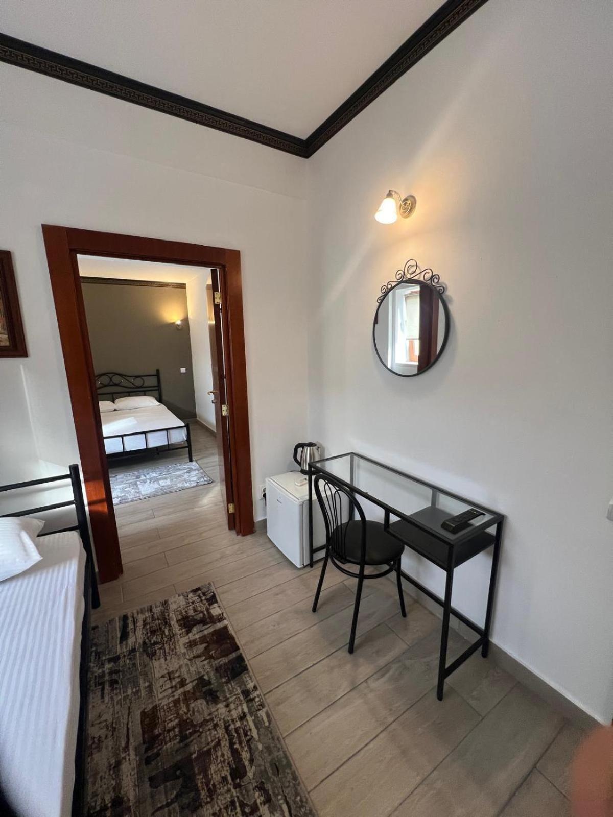 Hotel Reina Bukarest Kültér fotó