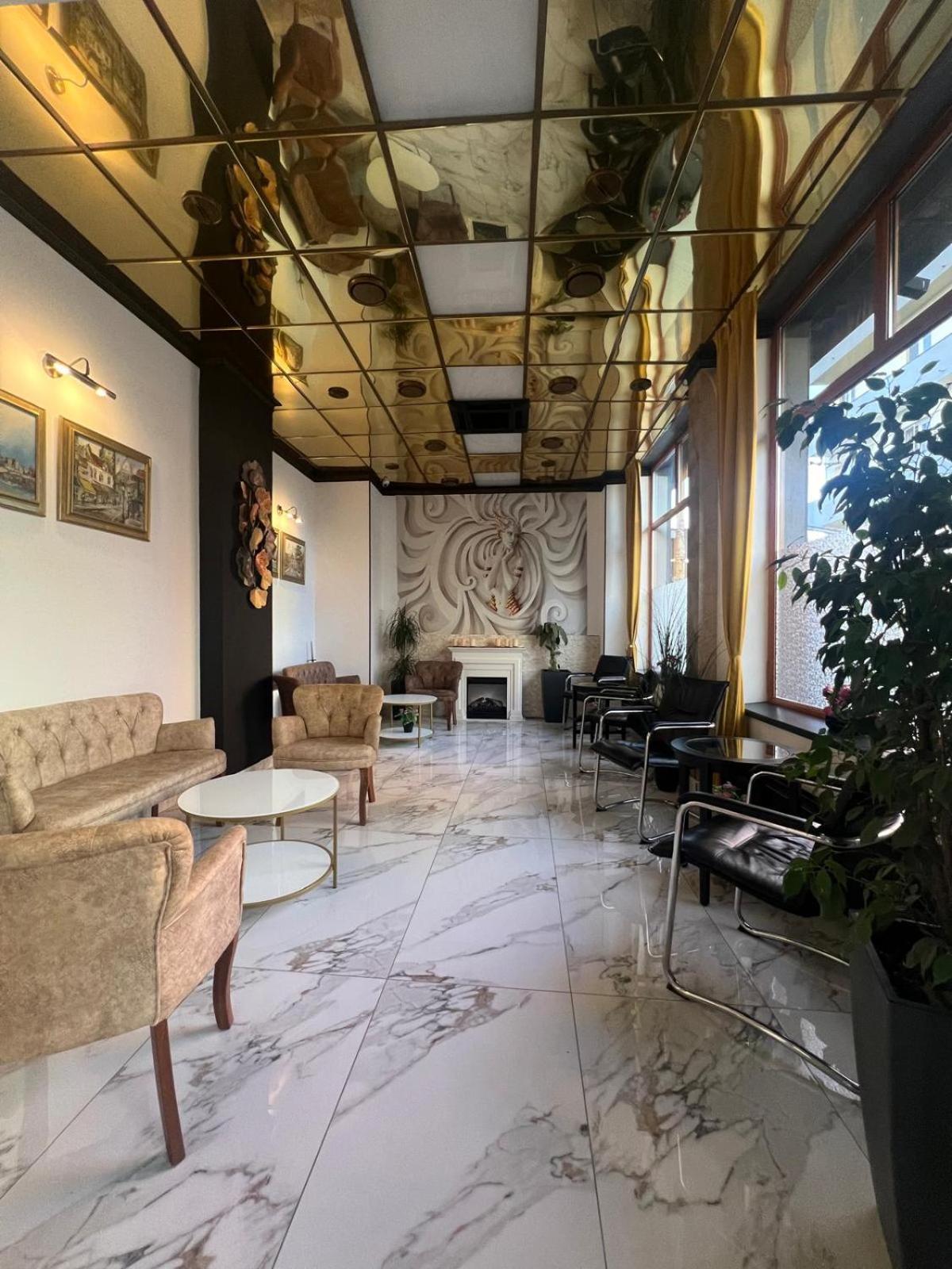 Hotel Reina Bukarest Kültér fotó