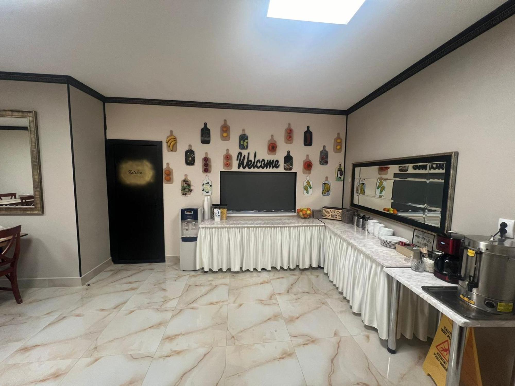 Hotel Reina Bukarest Kültér fotó