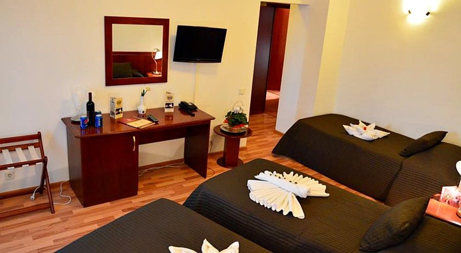 Hotel Reina Bukarest Kültér fotó