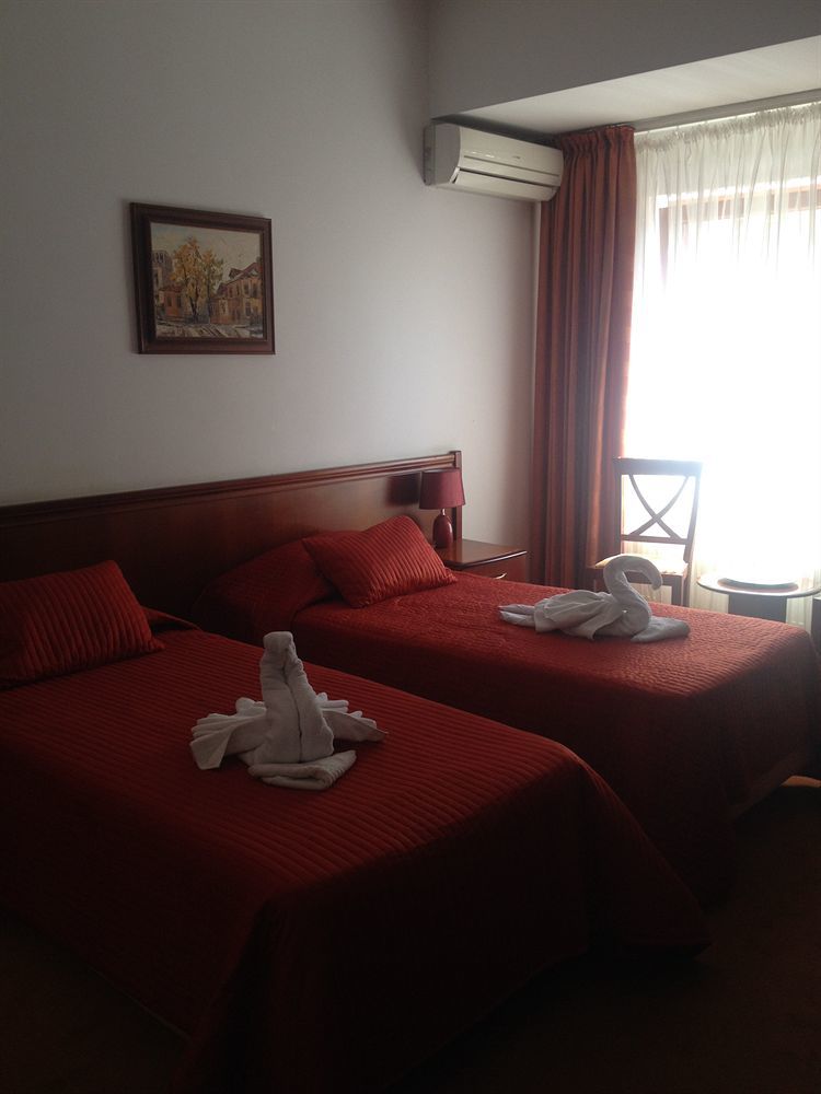 Hotel Reina Bukarest Kültér fotó