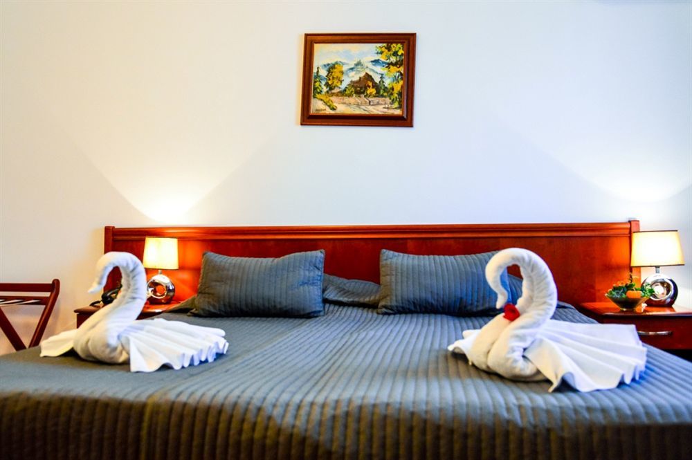 Hotel Reina Bukarest Kültér fotó