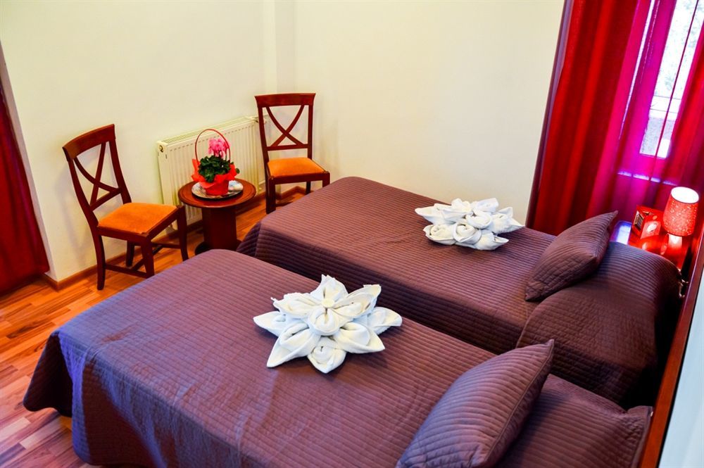 Hotel Reina Bukarest Kültér fotó