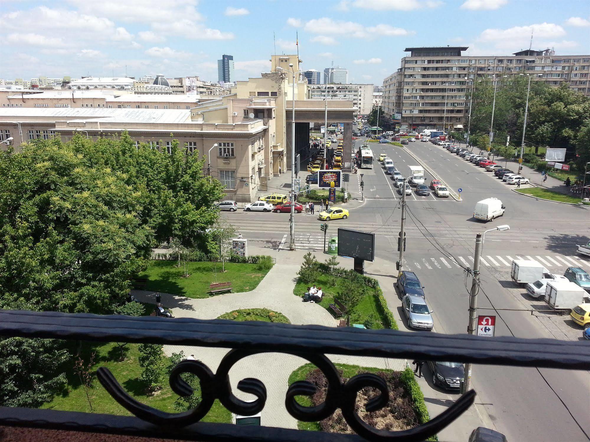 Hotel Reina Bukarest Kültér fotó